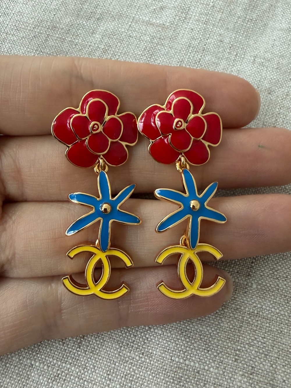 ❤️CHANEL Floral CC Drop Earrings in Red, Blue & Yellow💙✨